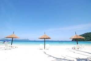 On the beach, white sand, scuba diving, snorkelling - Victoria Cliff Nyaung Oo Phee Island (Kawthaung)
