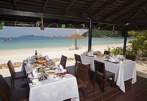 Buffet - Victoria Cliff Nyaung Oo Phee Island (Kawthaung)