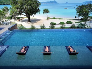 Außenpool, Infinity-Pool, Liegestühle