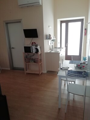 Fridge, microwave, coffee/tea maker, electric kettle - CityLifePompeii SQD (Pompei)