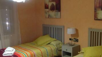 5 dormitoris, planxa i posts de planxar, wifi gratuïta i roba de llit