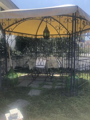 Outdoor dining - "House in the green" - Pozzuoli (Pozzuoli)