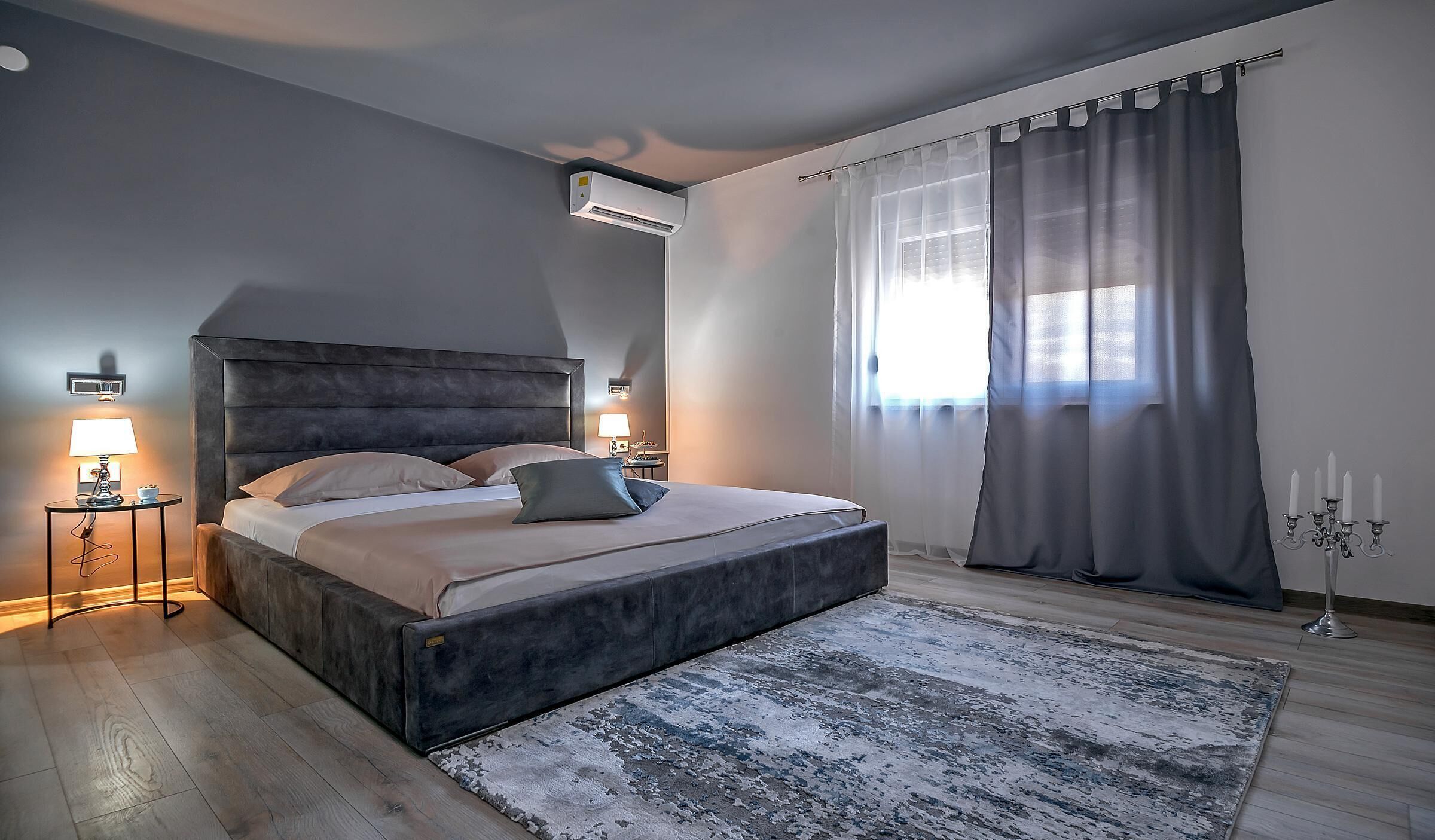 4 bedrooms, in-room safe, iron/ironing board, WiFi