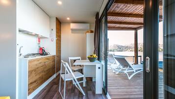 Luxury Mobile Home, Sea View (MK) | Individually furnished, desk, blackout drapes, soundproofing