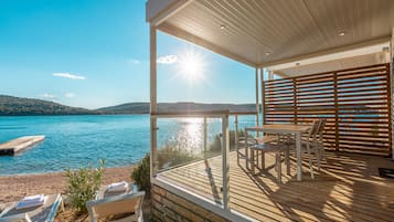 Mobile Home Premium, en front de plage (R1/R2) | Terrasse/Patio