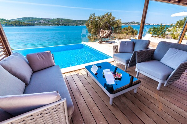 Premium Mobile Home, 2 Bedrooms, Pool Access, Pool View | Terrace/patio