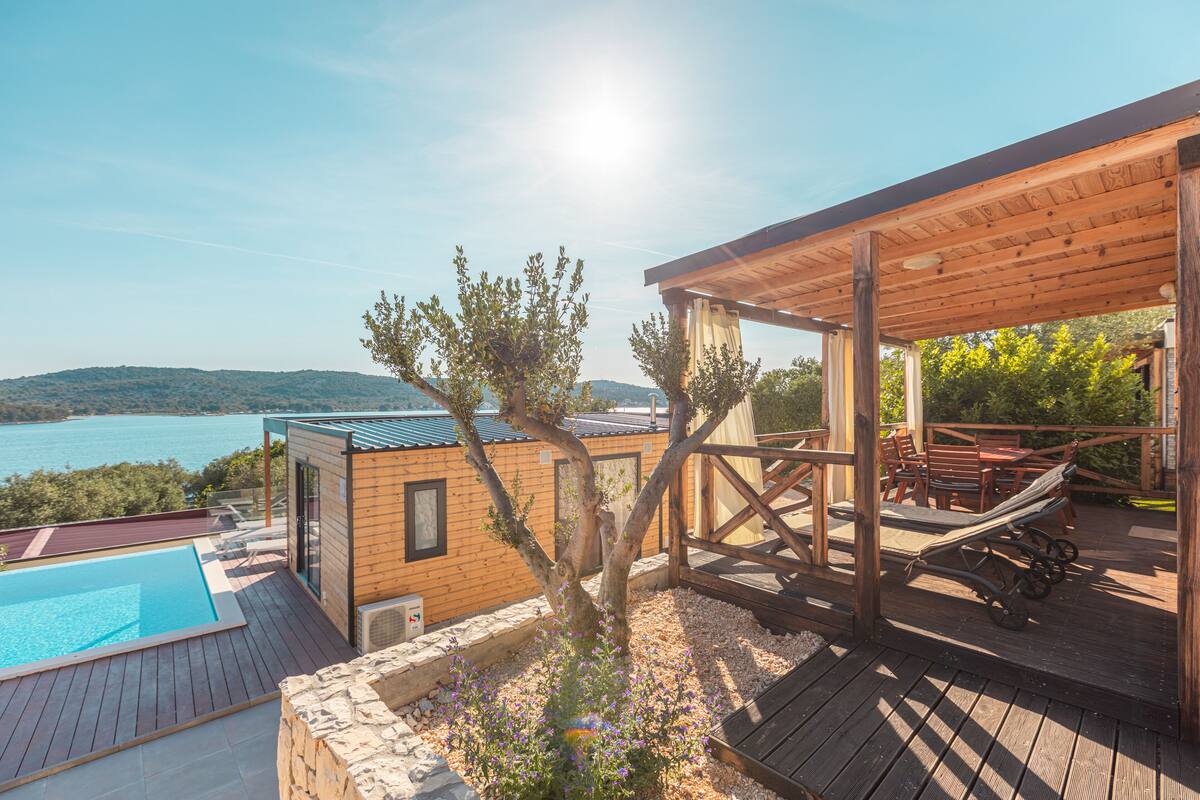 Comfort-asuntovaunu, patio, puutarha-alue | Terassi/patio