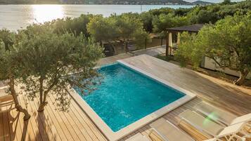 Private pool