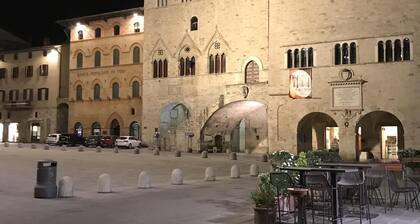 Spectacular Views - Charming House in Central Todi
