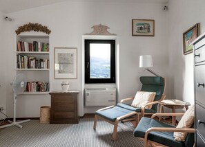 Smart TV, books, stereo, offices - Spectacular Views  -  Charming House in Central Todi  (Todi)