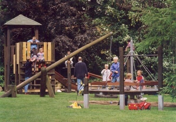 Zona de juegos infantil al aire libre