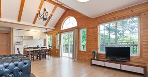 Royal Room | Living area | LCD TV - Forest of Morning Calm (Pyeongchang)