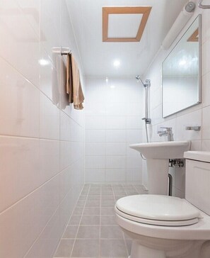 Bathroom - Forest of Morning Calm (Pyeongchang)