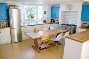 Geladeira, fogão, cooktop, lava-louças