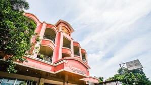 A pink multi-story building with balconies, labeled as a condo hostel. - OYO 192 Tcc Condo - Hostel (Davao)