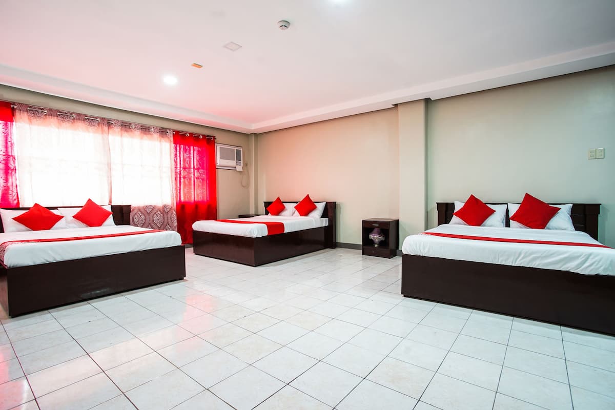Superior Family Room | Desk, WiFi (free), bed sheets