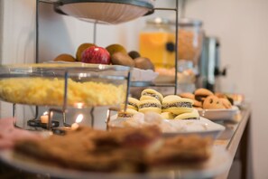 Desayuno buffet diario (USD 4 por persona)