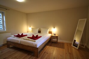 3 室のベッドルーム、旅行用ベビーベッド、WiFi (無料)、ベッドシーツ