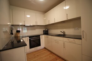 Kühlschrank, Ofen, Herdplatte, Geschirrspüler