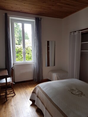 3 多间卧室、熨斗/熨衣板、旅行婴儿床、WiFi