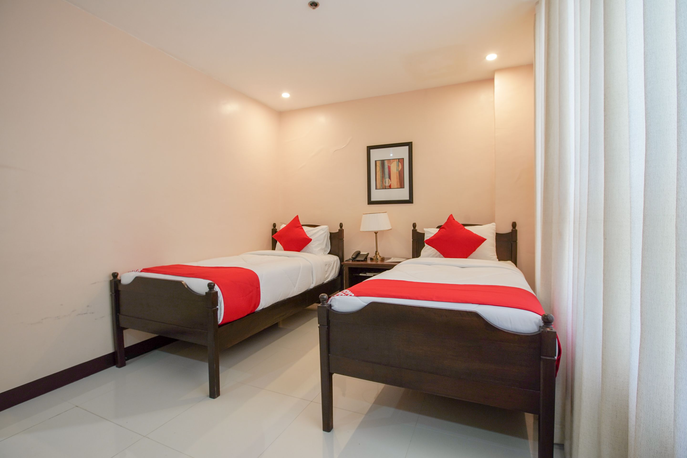 deluxe twin room | free wifi, bed sheets