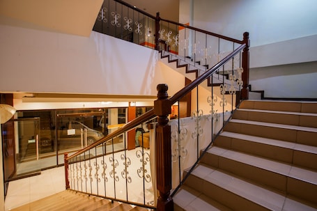 Staircase. OYO 236 Hotel Edmundo
