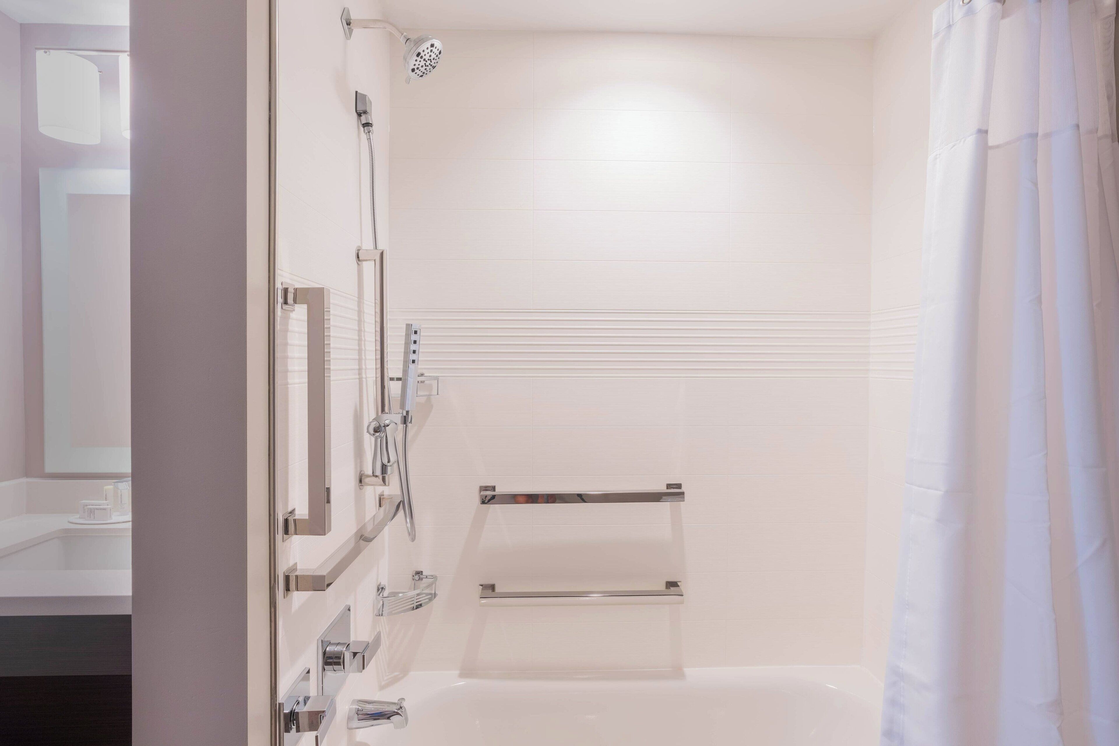 combined shower/bathtub, free toiletries, hair dryer, towels