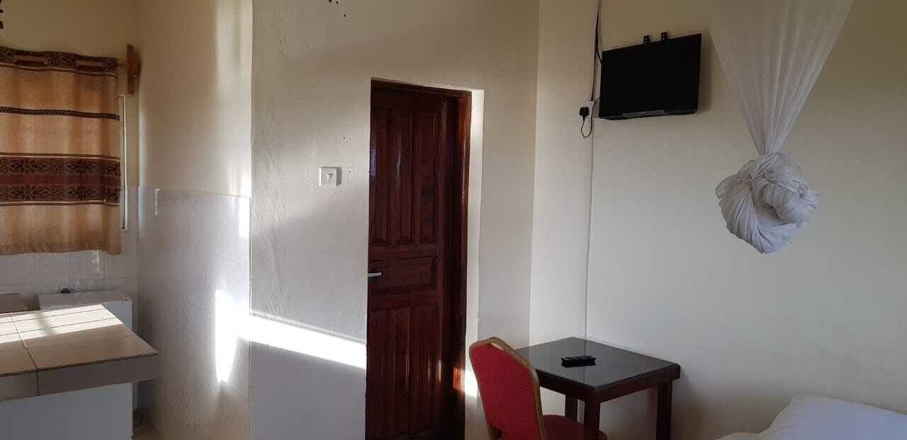 舒适开间 | 办公桌、免费 WiFi、床单