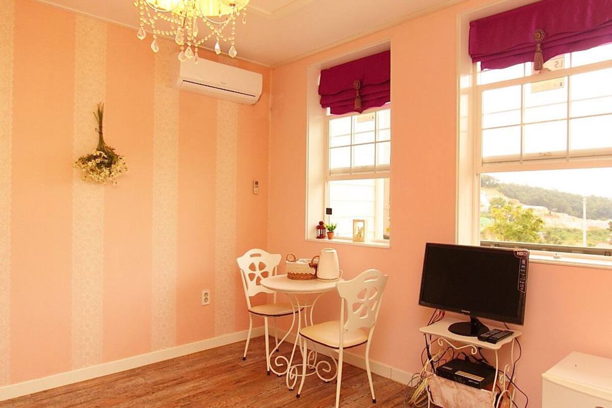 Room (Cello, Base 2-person) | Living area | LCD TV