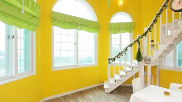 Nhà Duplex (Horn, Base 2-person) | Khu phòng khách | TV LCD