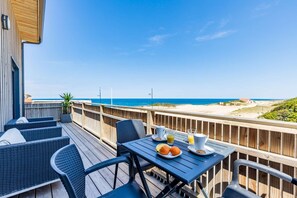 Outdoor dining - Villa Oceana exceptional property sea view from every room (Ondres)