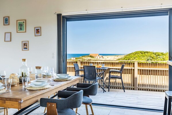 Outdoor dining - Villa Oceana exceptional property sea view from every room (Ondres)