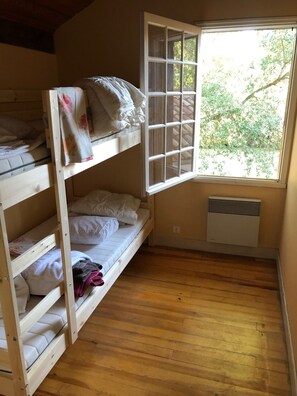 4 Schlafzimmer, Bügeleisen/Bügelbrett, WLAN, Bettwäsche