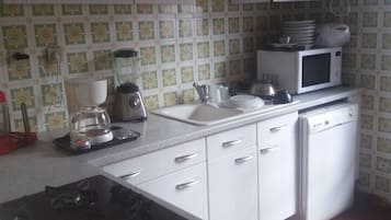 Batterie de cuisine, vaisselle et ustensiles