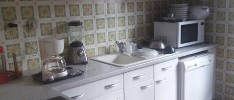 Cookware/dishes/utensils