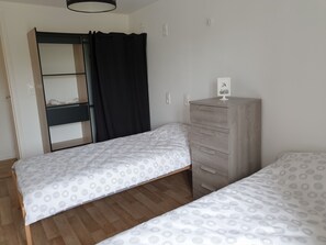 8 camere, accesso a Internet