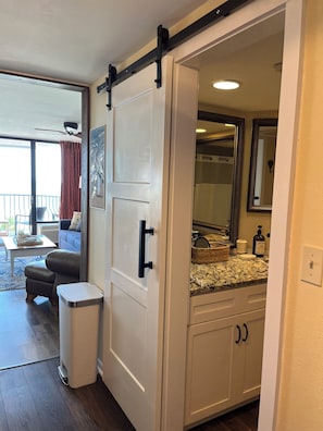Interior - Direct Oceanfront King Suite with breathtaking ocean views (Myrtle Beach)