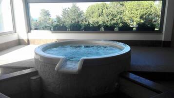 Sale per trattamenti di coppia, vasca idromassaggio, bagno turco