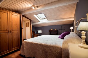 2 bedrooms, bed sheets