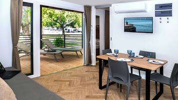 Flat-screen TV, ping pong