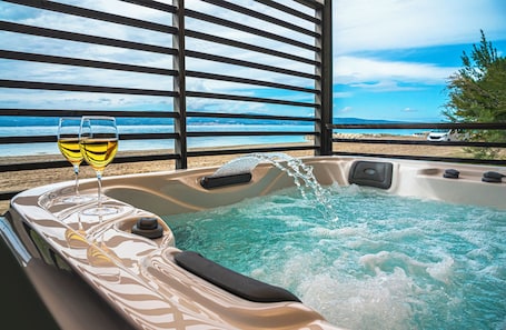 Outdoor spa tub. Camping Almissa