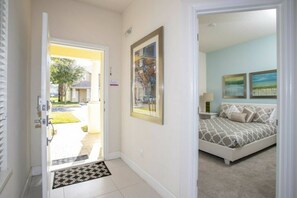 3 habitaciones, tabla de planchar con plancha, cuna de viaje y wifi 