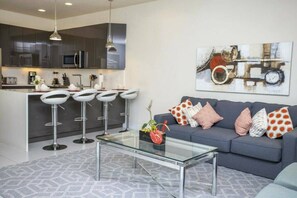 Televisión de pantalla plana y reproductor de DVD 