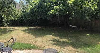 Yksityinen talon asunto lähellä kampusta