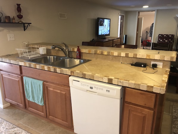 冰箱、微波炉、烤箱、炉灶