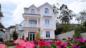 Garden - Rose Milano Villa (Lam Vien - Da Lat)
