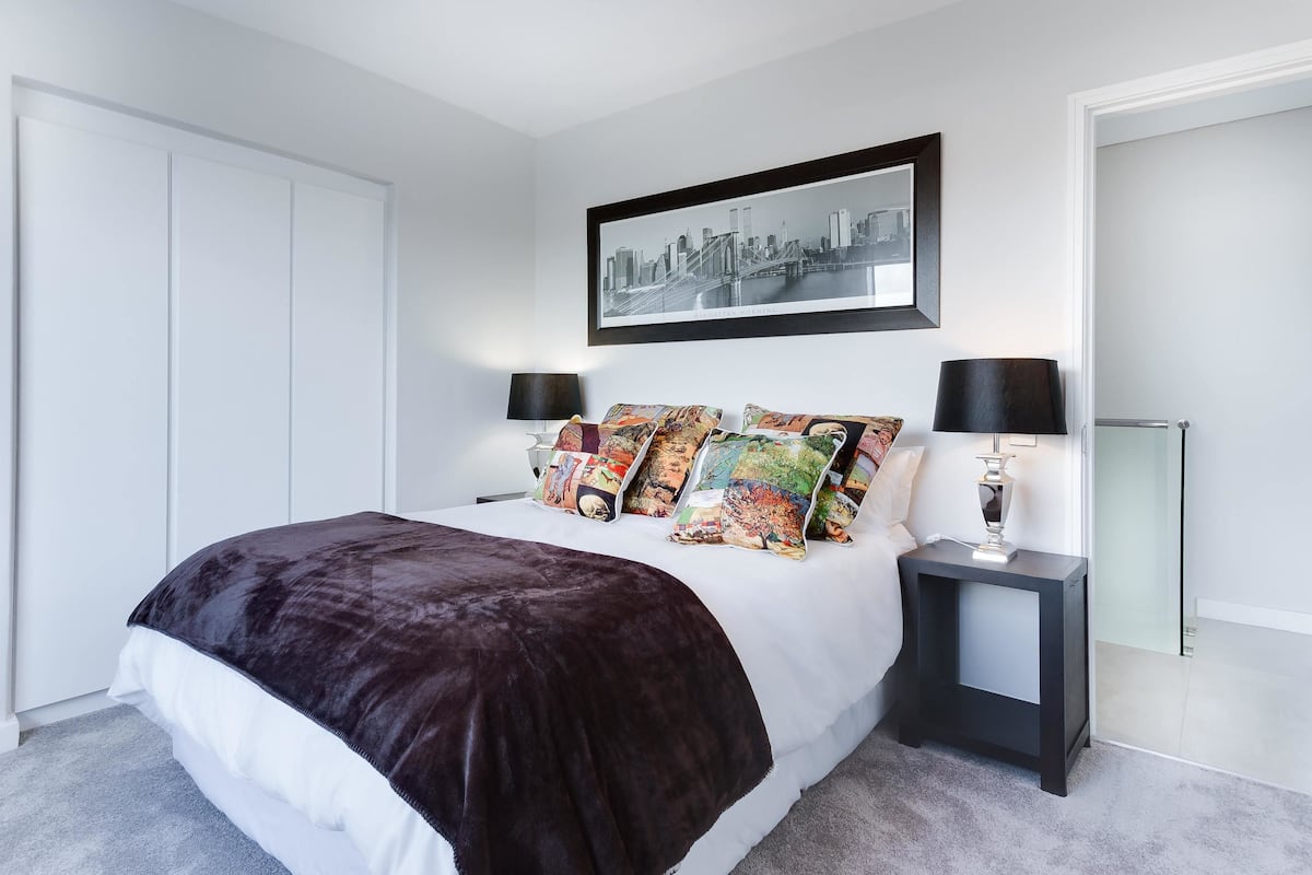 Individually furnished, desk, laptop workspace, free WiFi