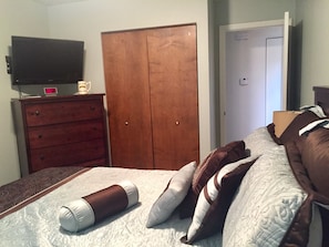 2 habitaciones, tabla de planchar con plancha, wifi y ropa de cama