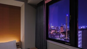 A hotel room with a large window overlooking a cityscape at night. - hotel MONday Asakusa (Tokyo)
