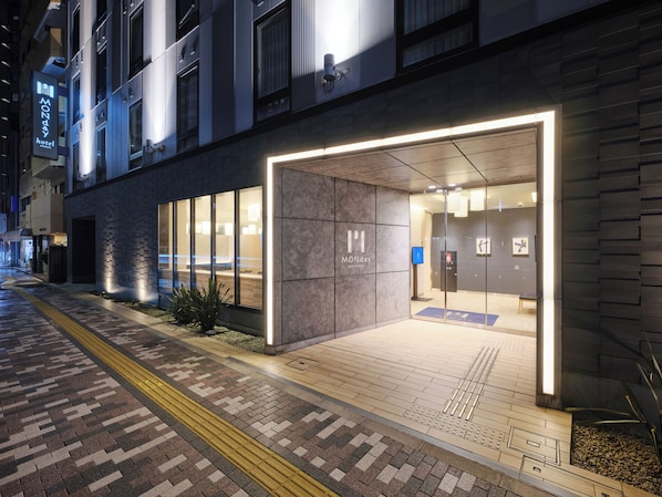 Vista frontal de la propiedad